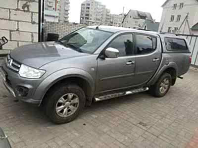 Съемная 25% тонировка  задних дверей в Mitsubishi L200